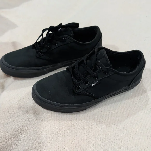 VANS•Youth Authentic Sneakers - Picture 2 of 9